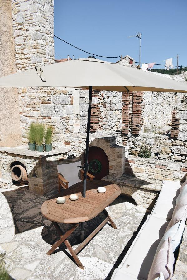 Yi Artistry 1-Bedroom Medieval Holiday House Kalamoti Exterior foto