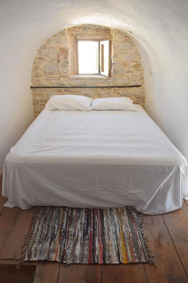 Yi Artistry 1-Bedroom Medieval Holiday House Kalamoti Exterior foto